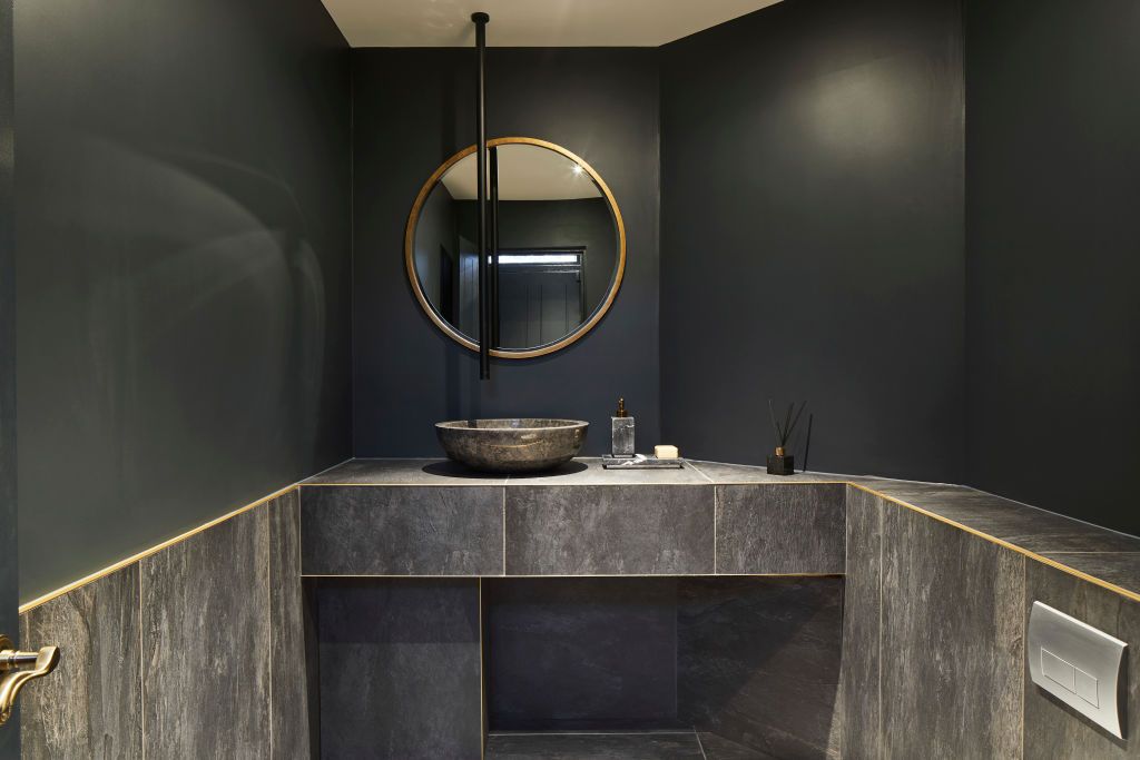 6 Badezimmerfarbe Trends, die Sie 2025 in jedem Haus sehen werden, sagen Designer 12 Launisches Badezimmer