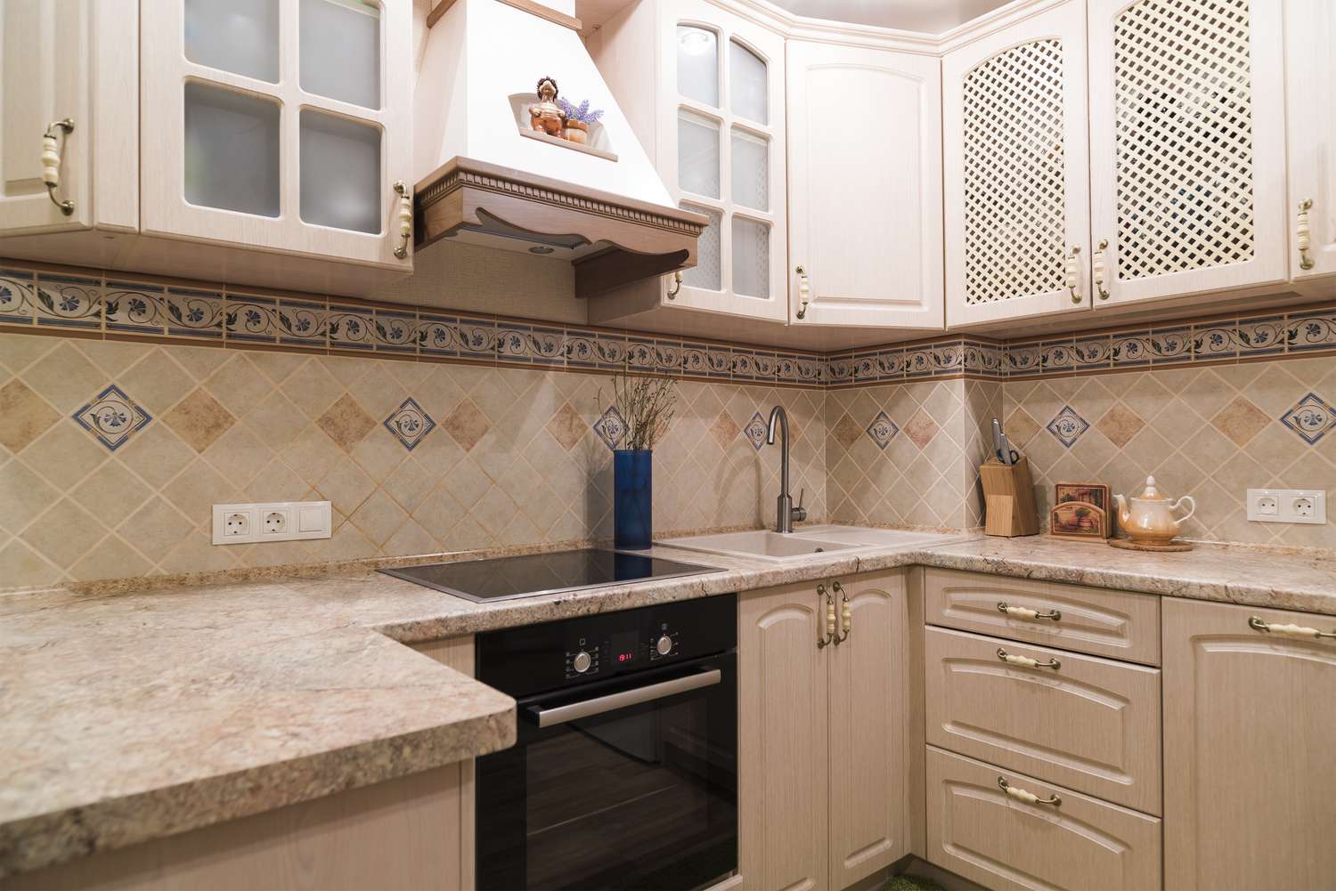 5 Küchendesign -Modeerscheinungen, die wir froh sind, sind weg - und Designer sind sich einig 12 Rand -Backsplash