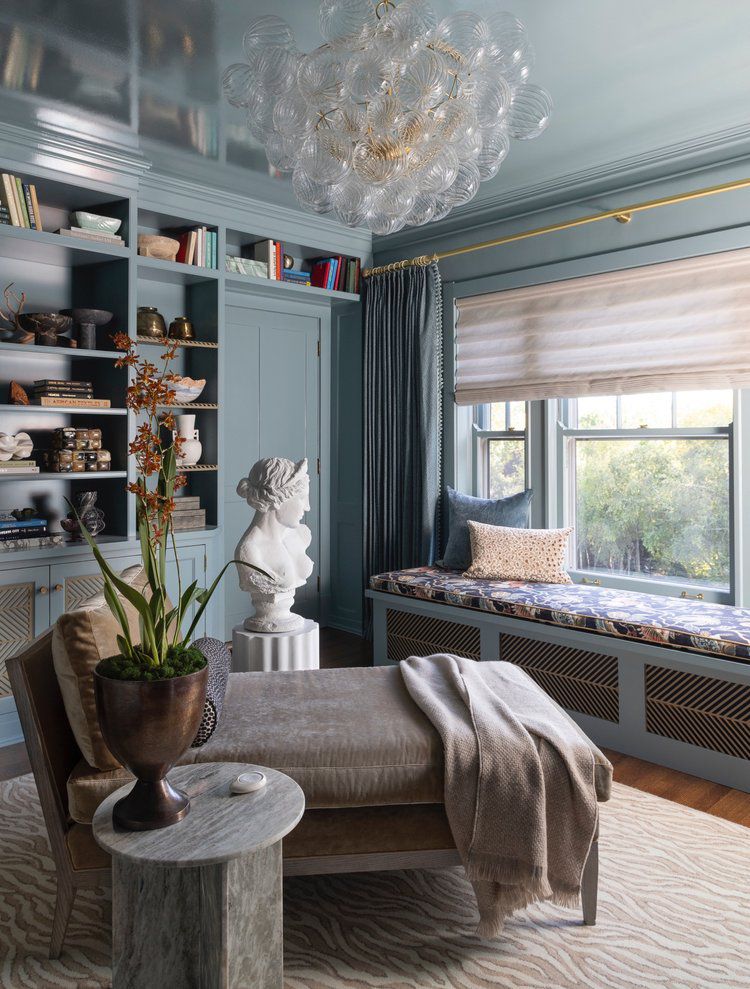 Blaues maximalistisches Wohnzimmer