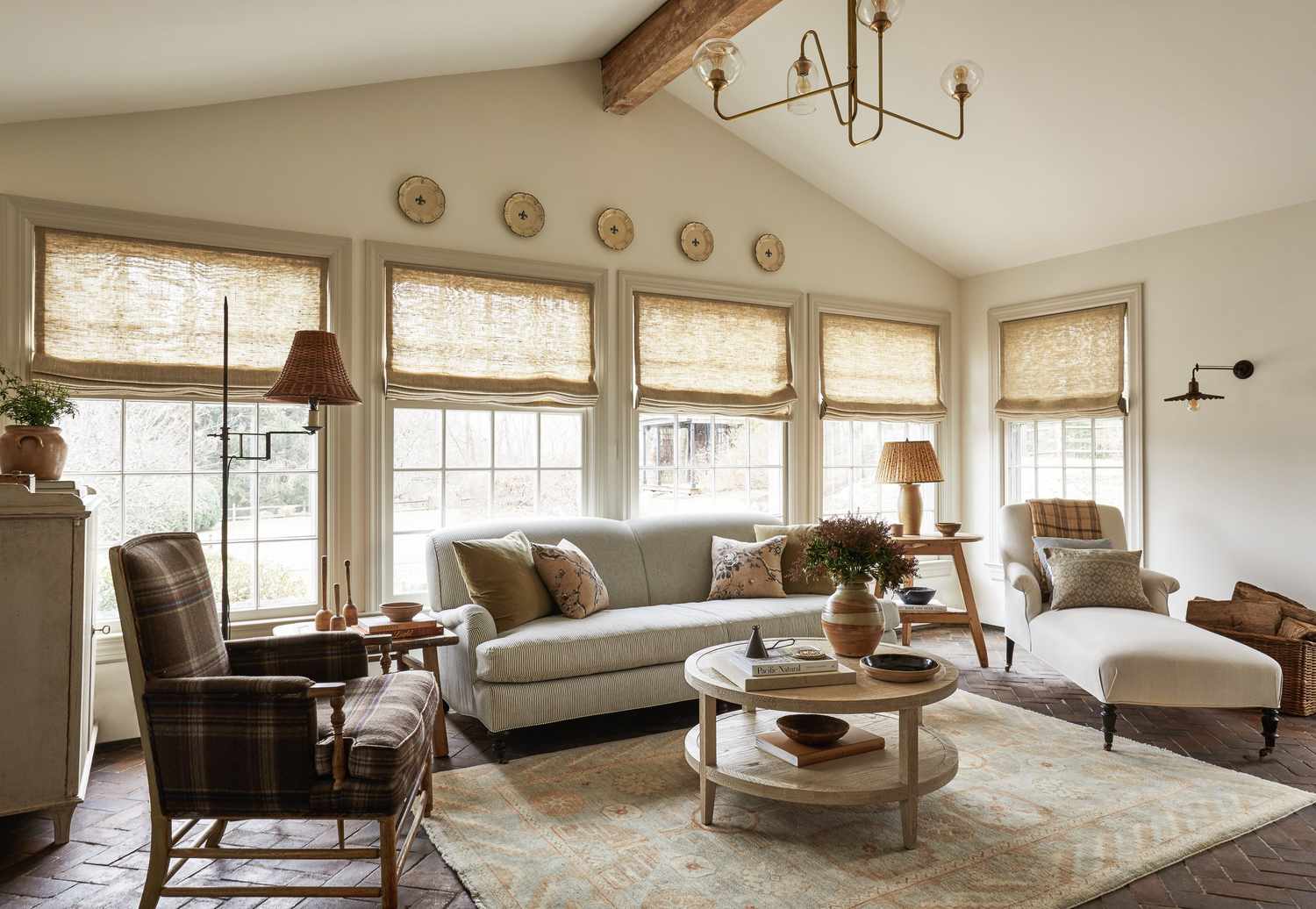 8 Stylish Lern -Fenster -Ideen, die Ihren zusätzlichen Platz optimal nutzen, so Designer 6 Wohnzimmer mit Erkerfenstern und leichten Möbeln
