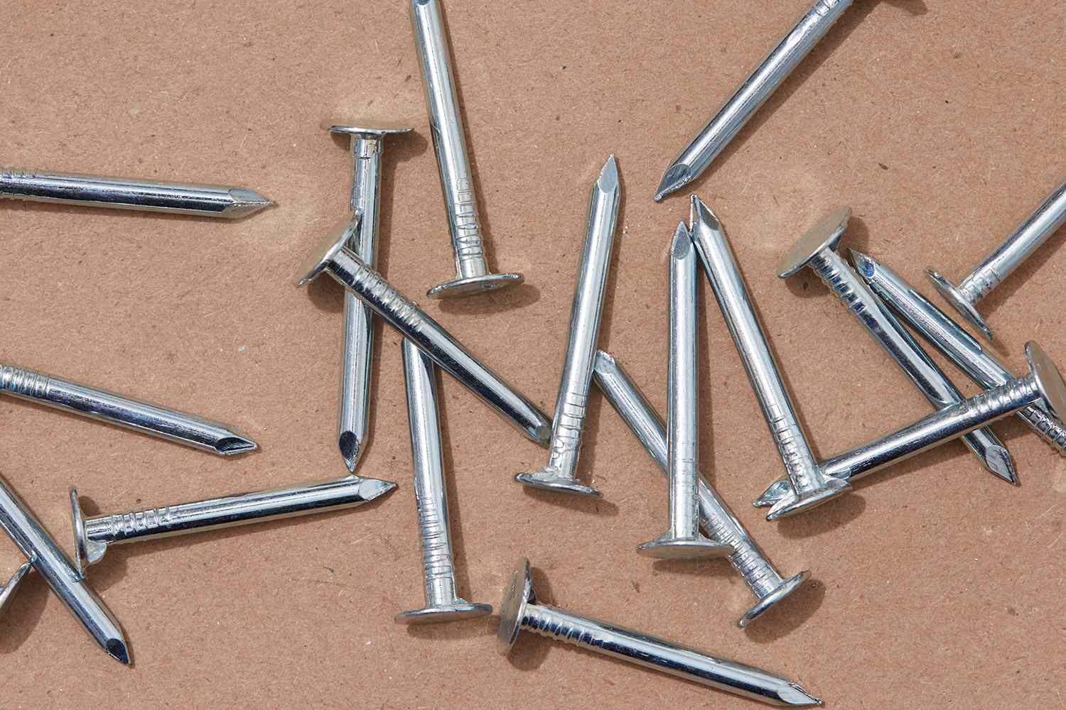 1750672031 Warten Sie werfen Sie Ihre alten Naegel nicht weg