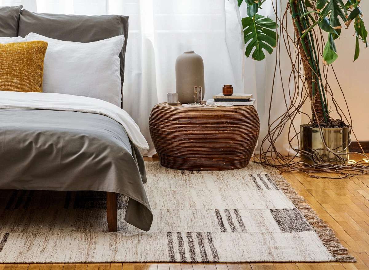 Designer lieben diesen Designtrend in diesem Jahr (und es ist tatsächlich erschwinglich) 8 Revival Teppiche Ledger Flatweave Wollteppich