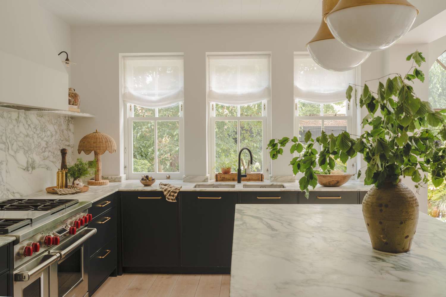 Styling Küchenarbeitsplatten mit einer Tischlampe