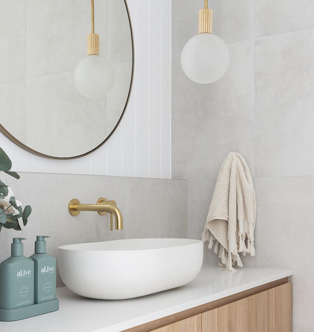 minimalist bathroom decor