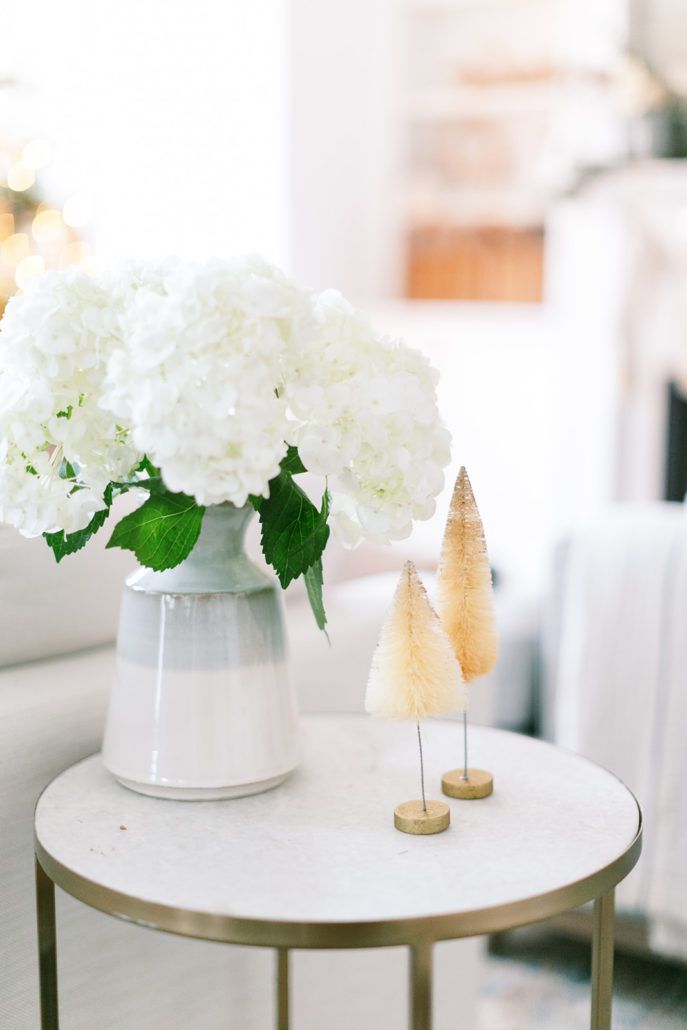 how to decorate a small living room coffee table for christmas