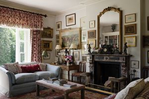5 Designer -Tipps, um Ihr großes Wohnzimmer ohne Überaussatz wunderschön zu stylen 2 Schwere Vorhänge im Wohnzimmer