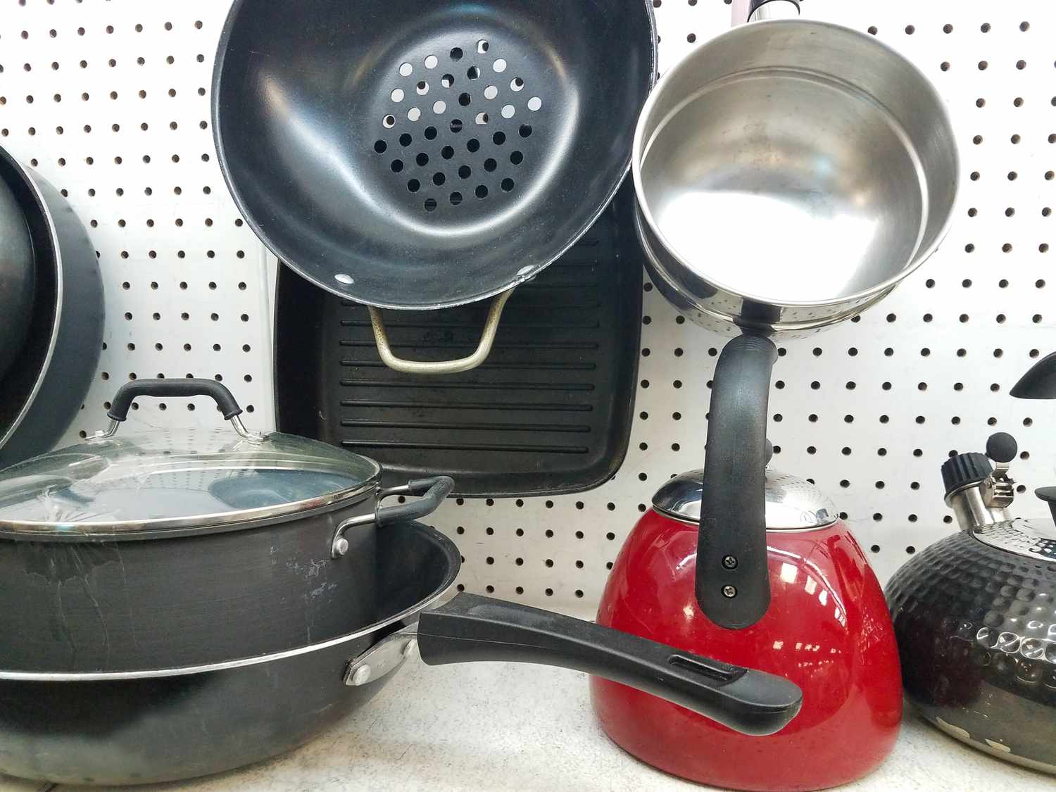 Kleine Geräte im Secondhand -Laden