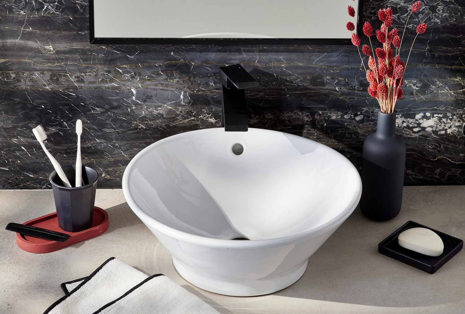 5 geniale Möglichkeiten, alte Badezimmerarbeitsplatten brandneu aussehen zu lassen, ohne eine Tonne zu verbringen 2 Betonarbeitsplatte im Badezimmer
