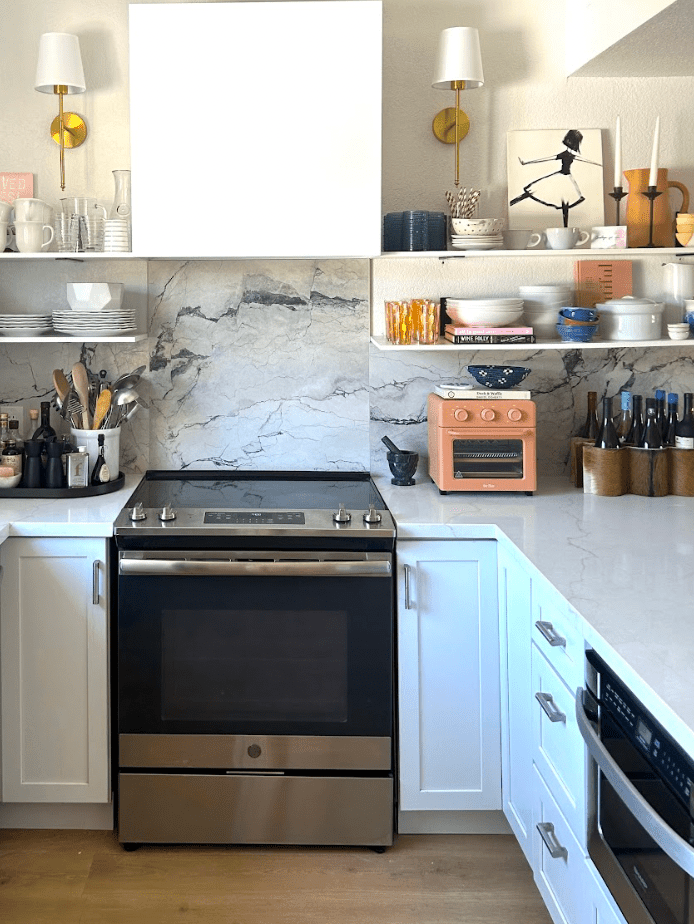 6 Möglichkeiten, wie Designer ihr Geld bei ihrer nächsten Umgestaltung des Heims sparen (und Sie sollten auch) 8 Porzellan Backsplash