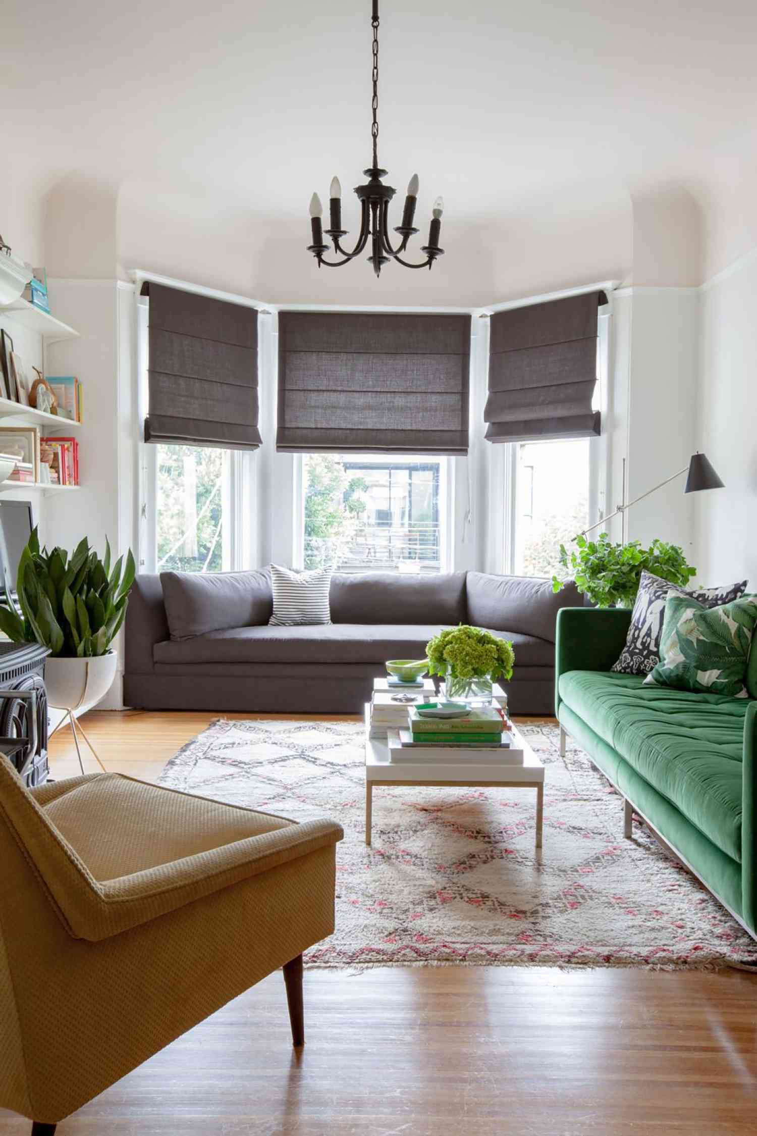 8 Stylish Lern -Fenster -Ideen, die Ihren zusätzlichen Platz optimal nutzen, so Designer 10 Wohnzimmer Erker Fenster Smaragd Couch