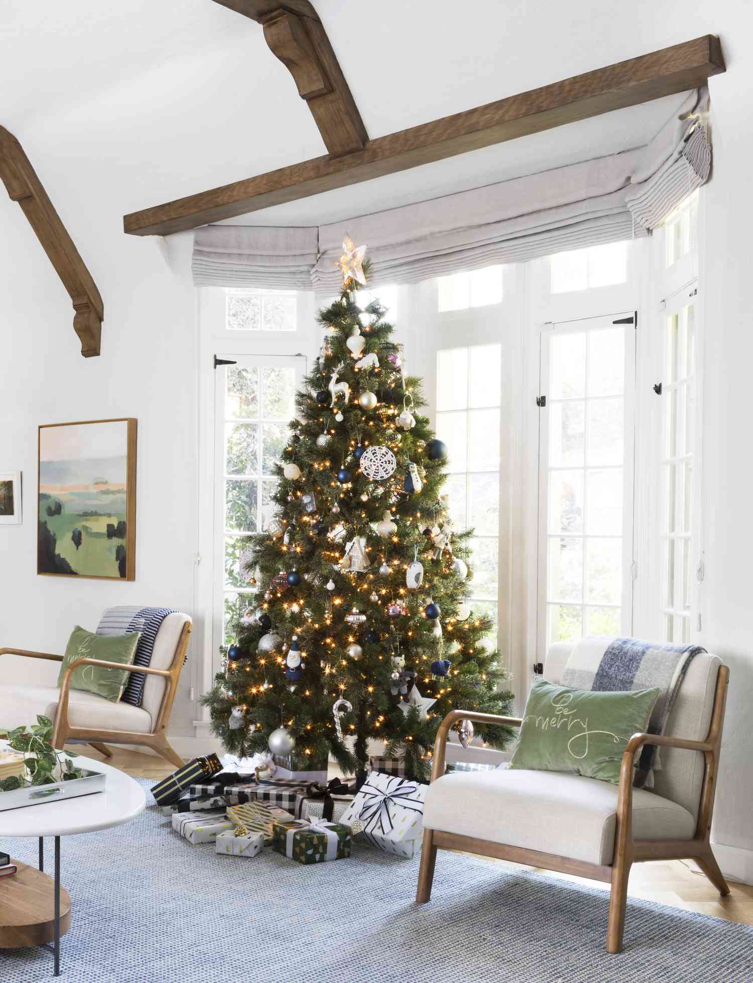 Es gibt eine einfachere Möglichkeit, Lichter auf einen Weihnachtsbaum zu legen - hier ist wie 2 Weihnachtslichter am Baum
