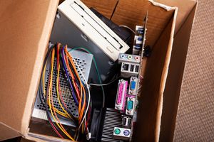 Warten Sie, werfen Sie Ihre Soda -Dosen nicht weg - 7 kluge Möglichkeiten, um sie in Ihrem Haus wiederzuverwenden 2 Elektronik in einer Schachtel