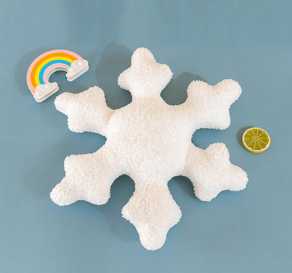 14 Amazon Holiday Decor findet Minimalisten, die immer kaufen werden, alle unter 65 US -Dollar 12 Schneeflockenkissen