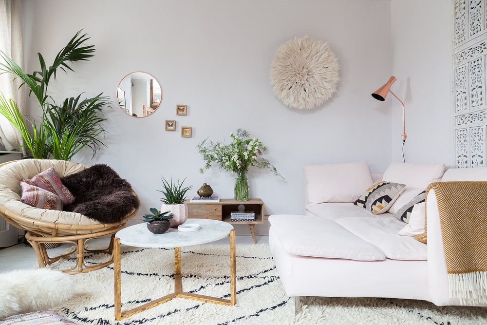 Neutral Boho Wohnzimmerdekoration
