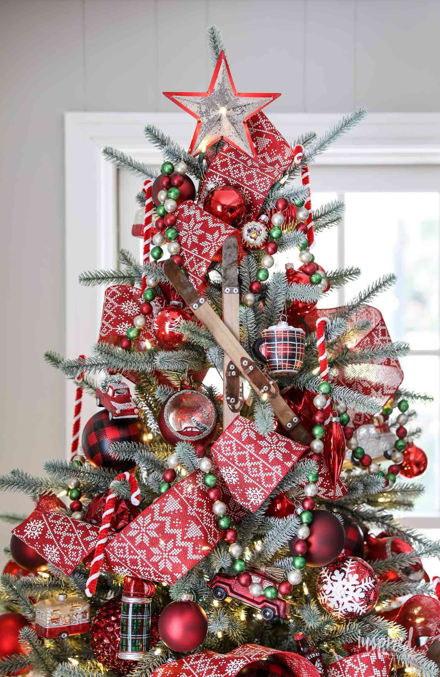 Scandinavian Christmas tree ribbon