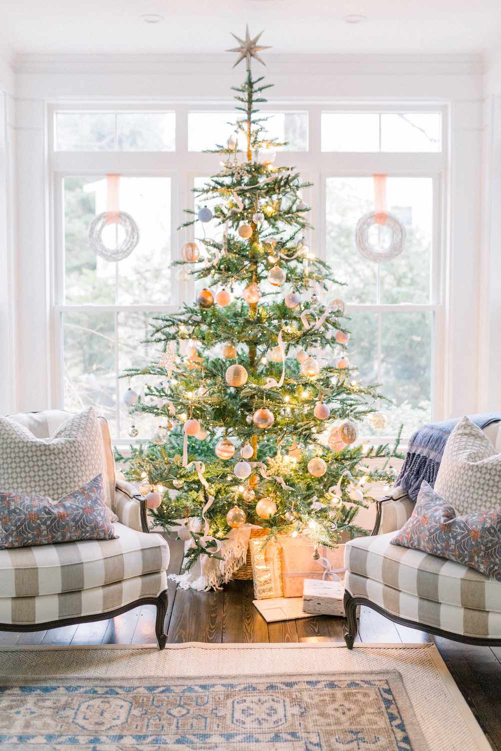 farmhouse christmas tree with ribbons