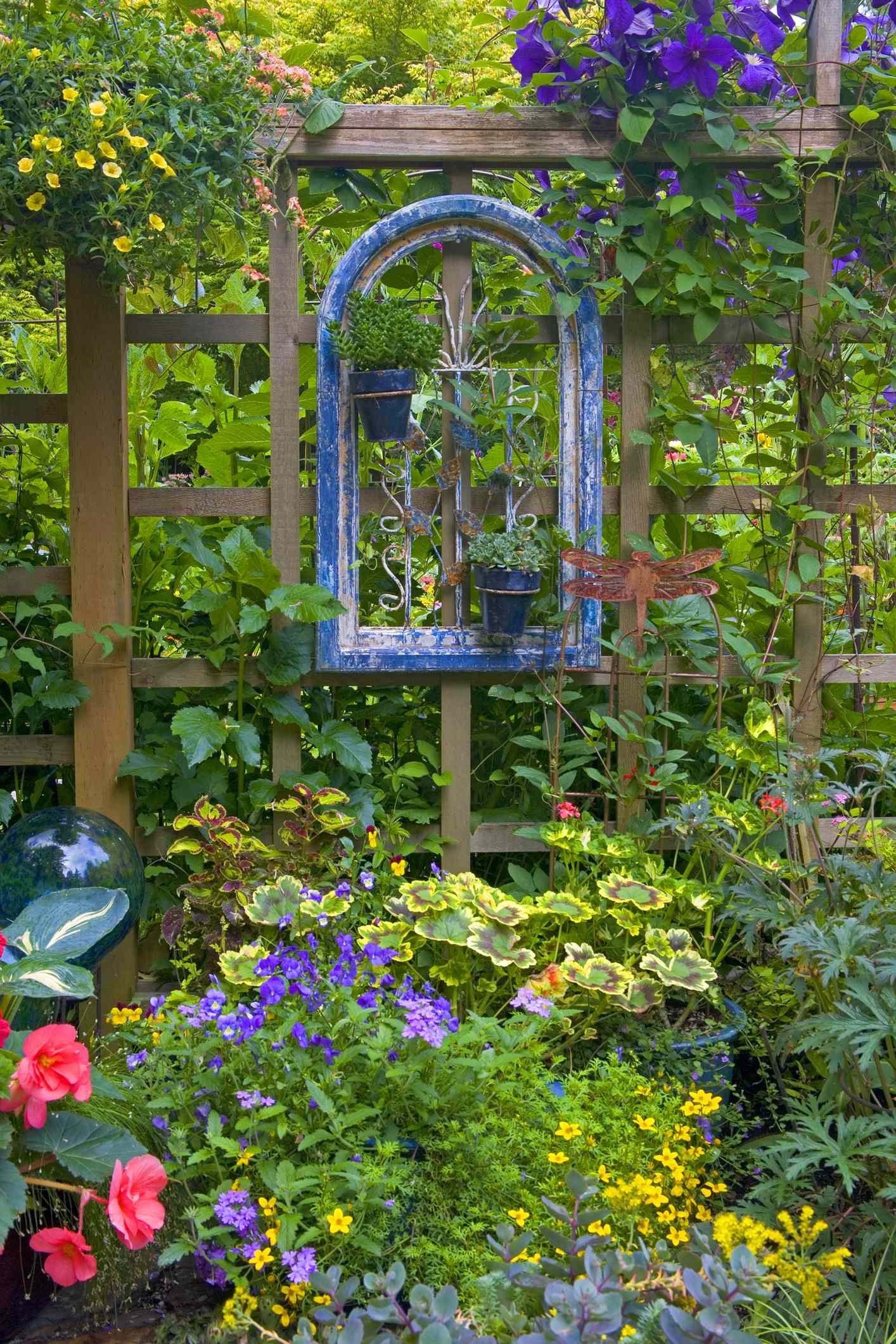 Rahmen in einem Garten umgesetzt