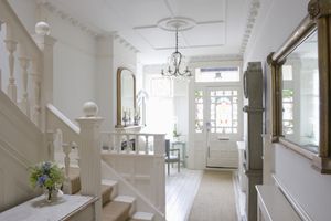 Das einzige, was Designer nach ihrer Sparsamkeit immer tun (und es ist nicht reinigt!) 4 Originalmühle in einem Vintage -Zuhause