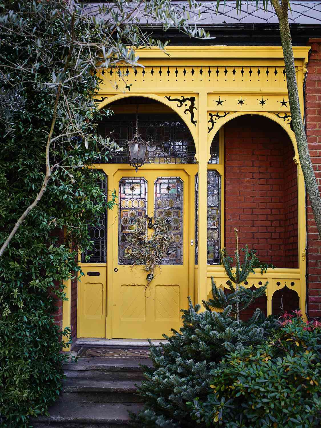victorian christmas front porch decoration ideas
