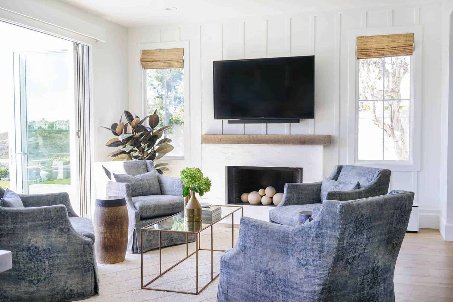 casual coastal living room 