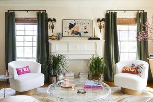5 Dekorakzente Designer sagen, dass sie gerade weit übertrieben sind 4 Wohnzimmer mit rosa Highlights