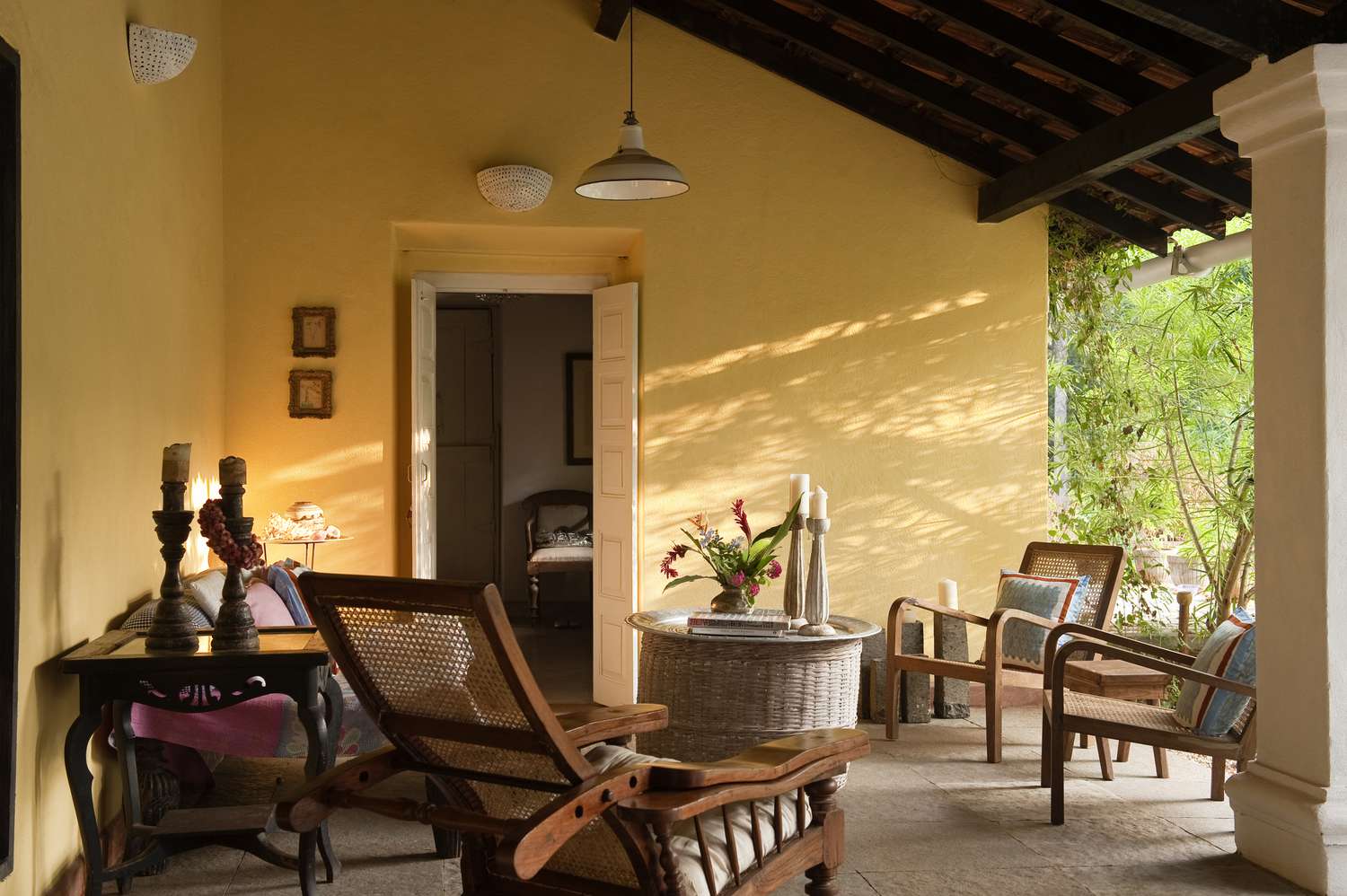 Gelbe geschlossene Veranda