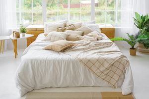 Sind Fensterläden noch im Stil? Wir haben Designer gefragt, was sie wirklich denken 2 Schlafzimmer -Styling -Fehler