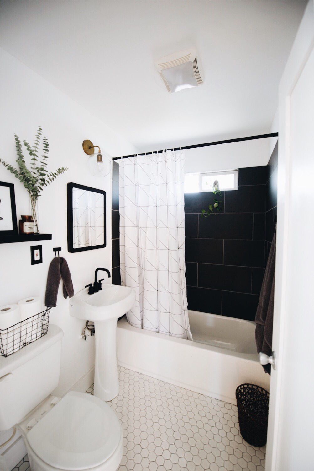 Black and white bathroom decor