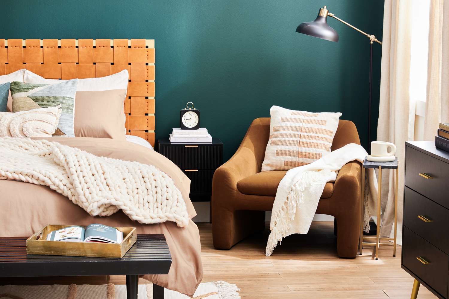 Bedroom with reading nook