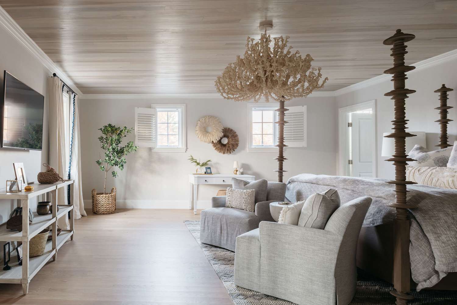 bedroom layout ideas with tv
