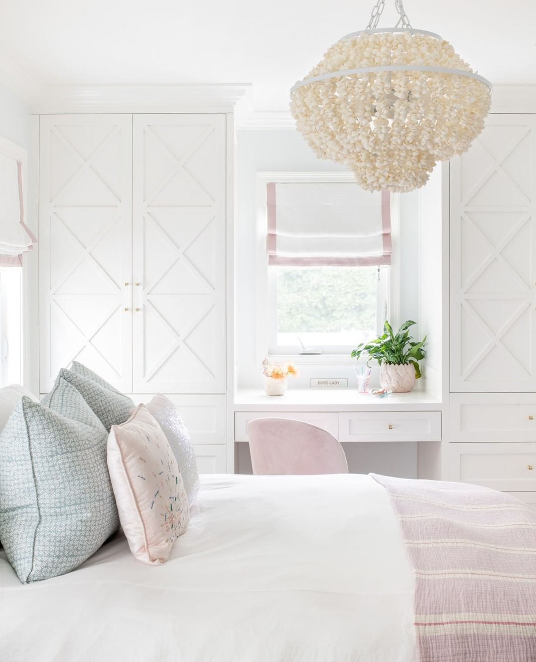 bedroom layout ideas with vanity