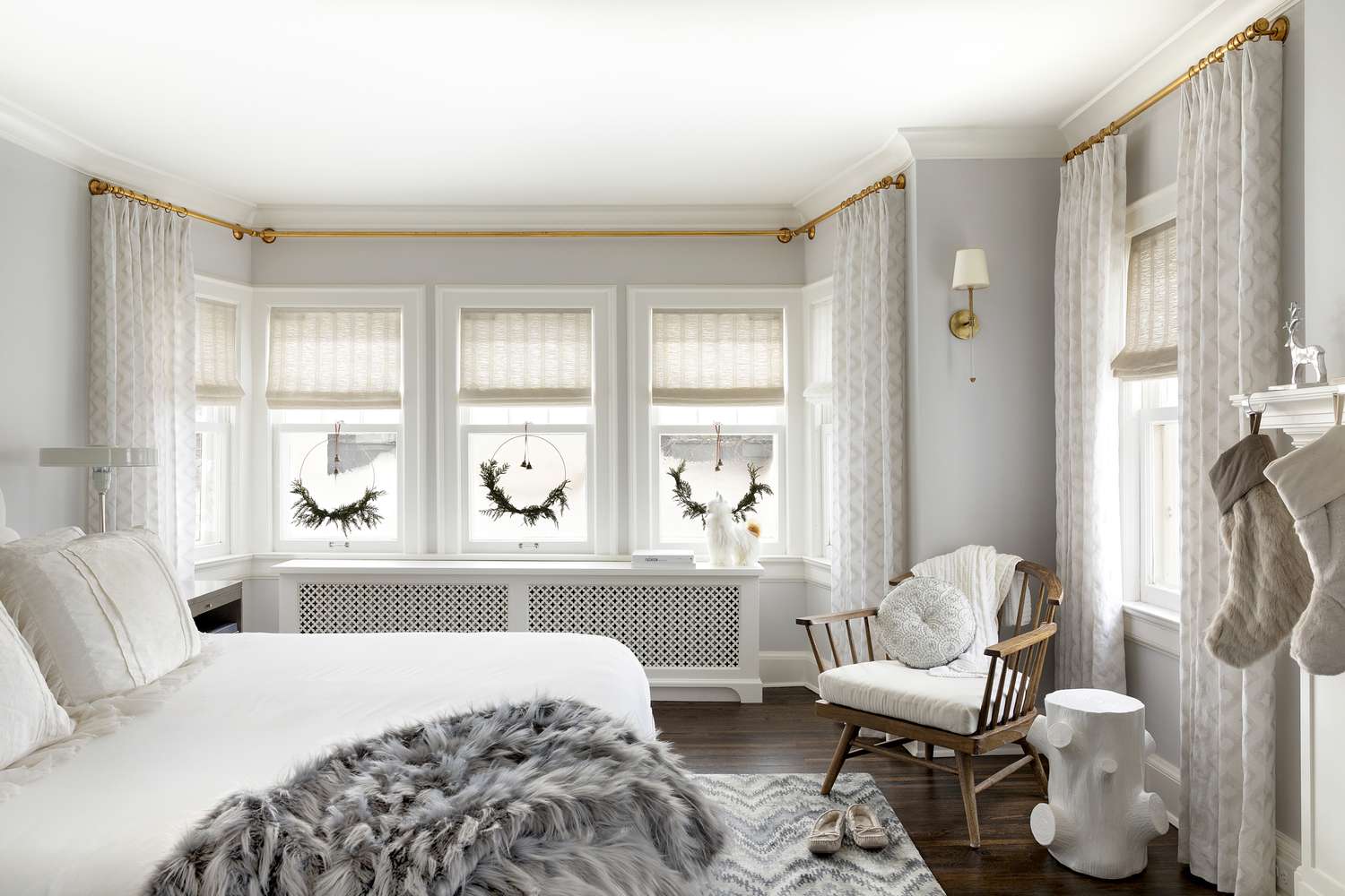christmas bedroom with window wreaths
