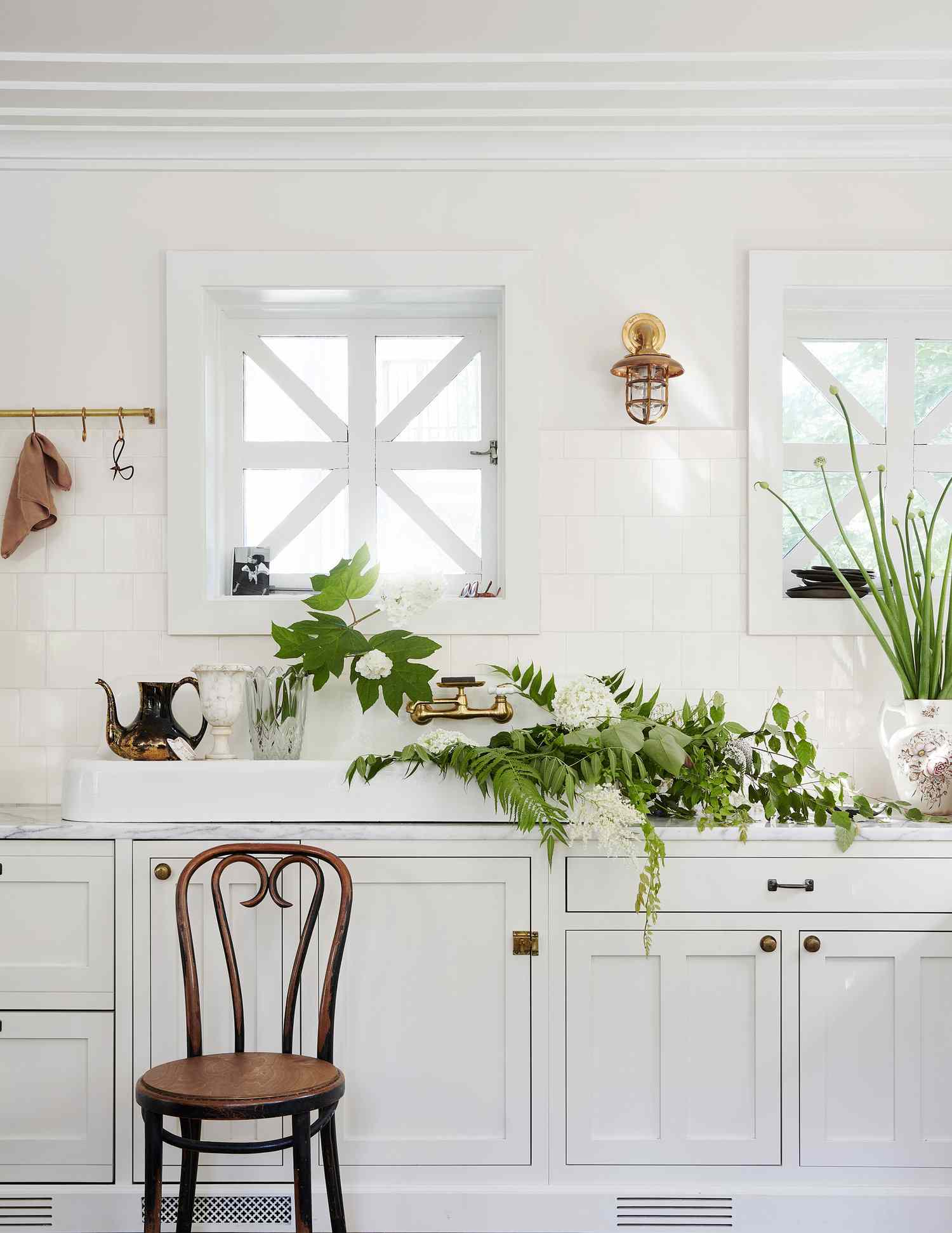 kitchen sink window ledge
