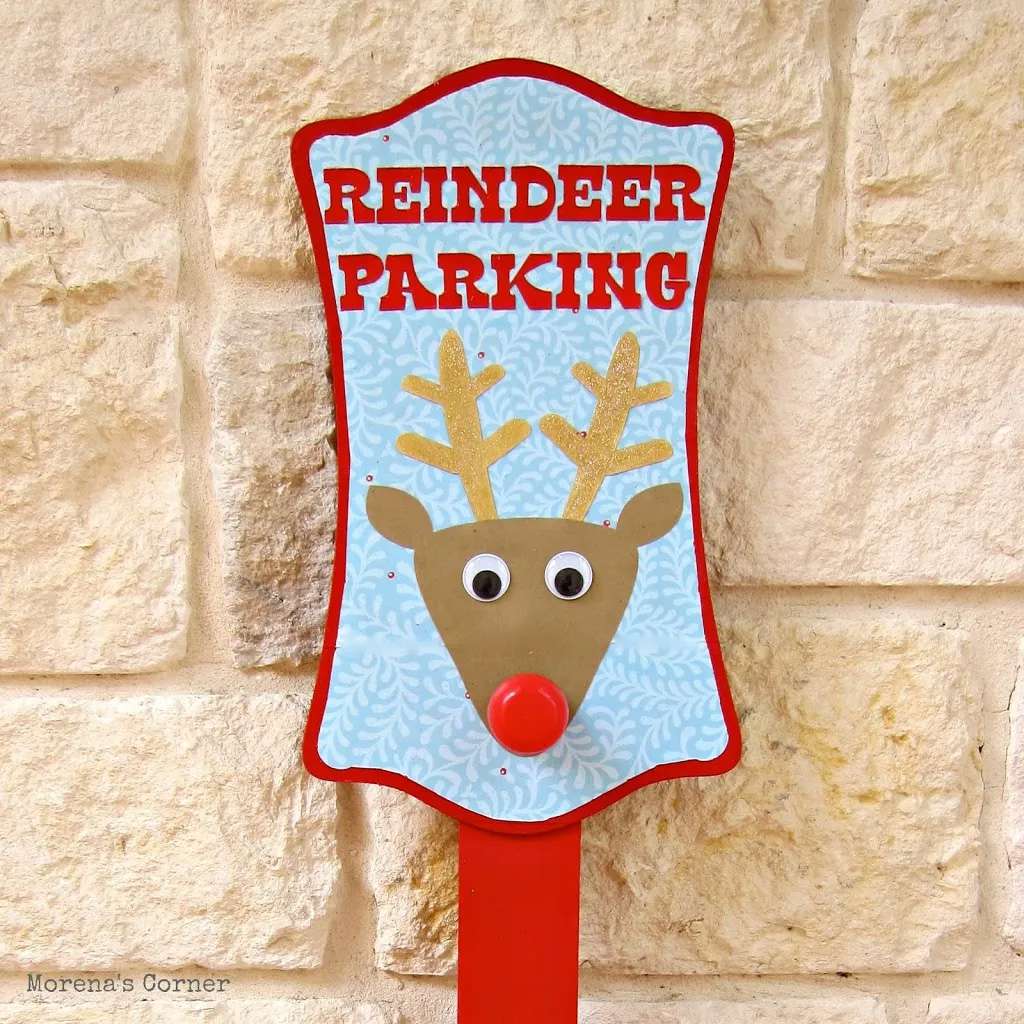 A reindeer parking DIY Christmas sign