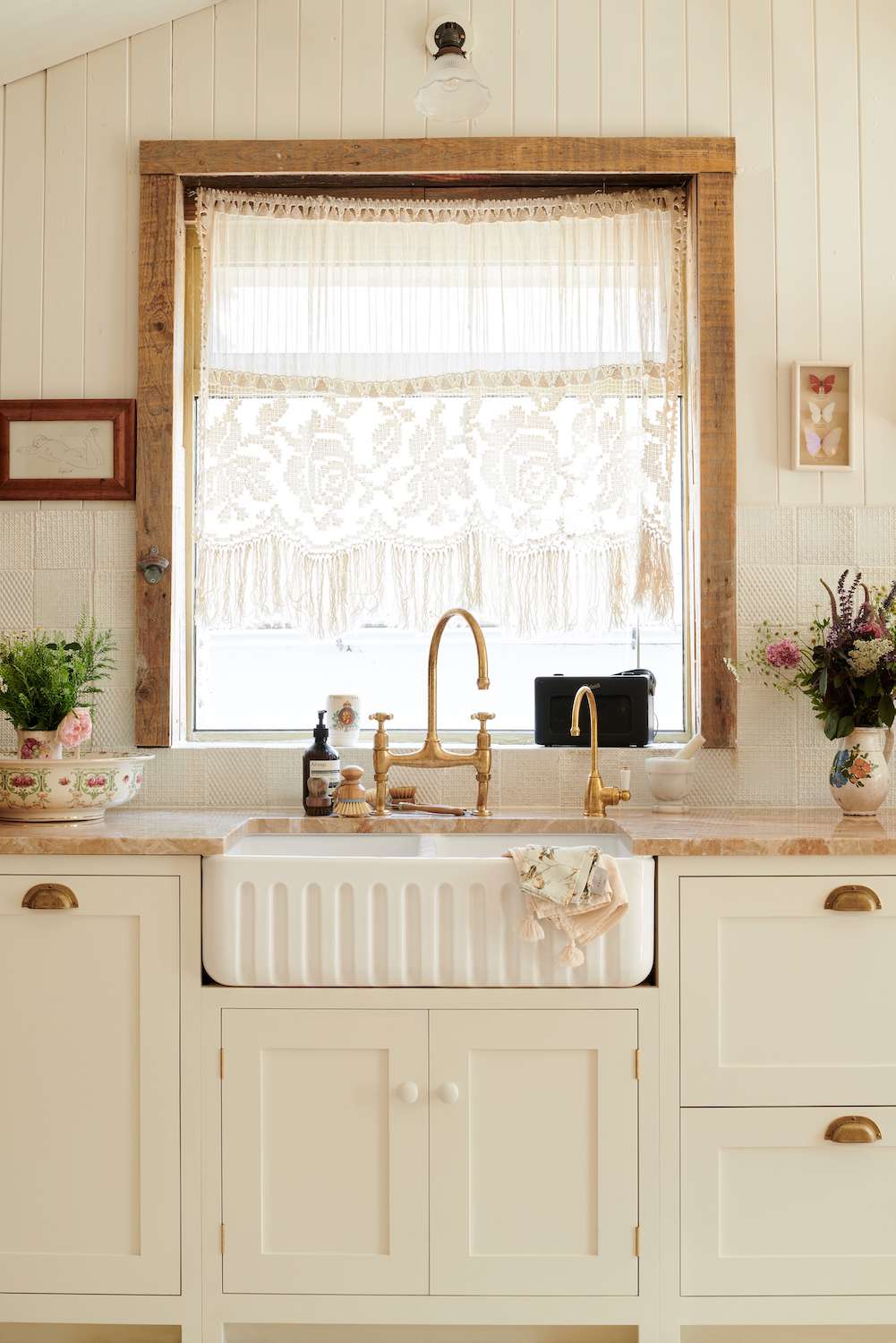 lace curtain kitchen sink window