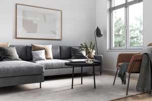 Wohnzimmer mit grauer Palette