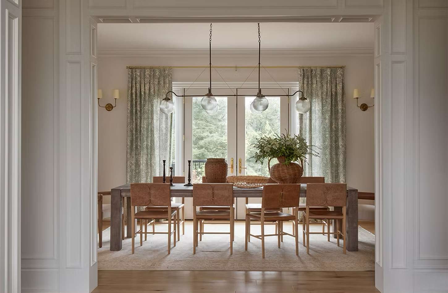 Teppich im Esszimmer von Ashley Montgomery Design.